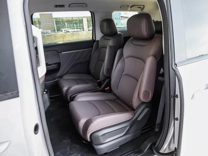 Wuling Starlight 730 2026 1.5T CVT Premium MPV 7 صندلی برای حمل و نقل خانواده و مسافر