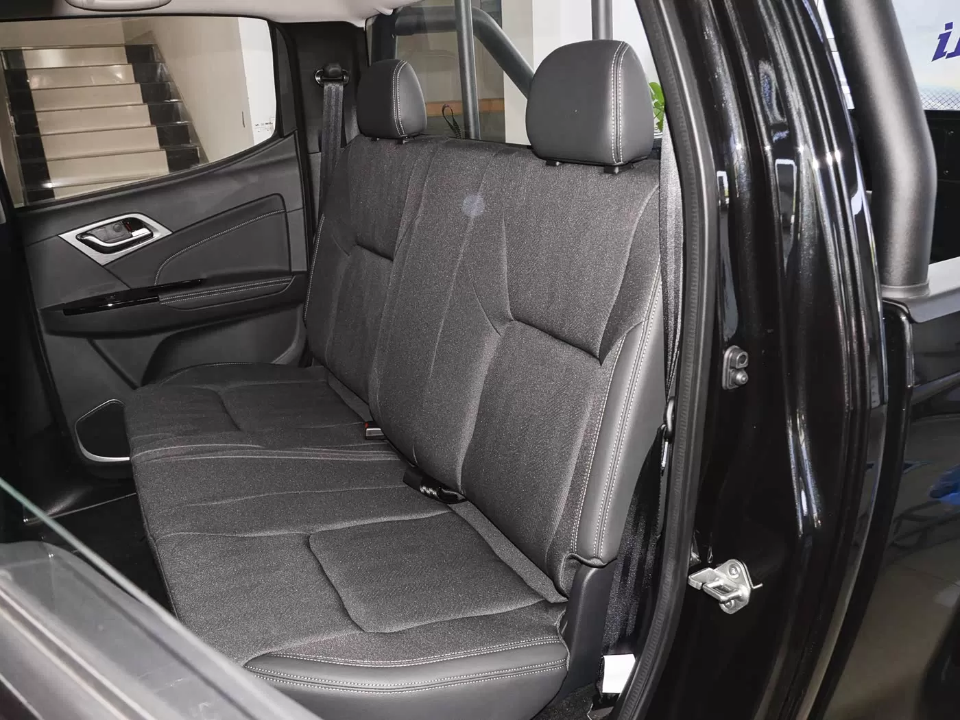 وانت دستی ایسوزو RE-MAX 2.8T 2WD - وانت با کارایی بالا برای فروش