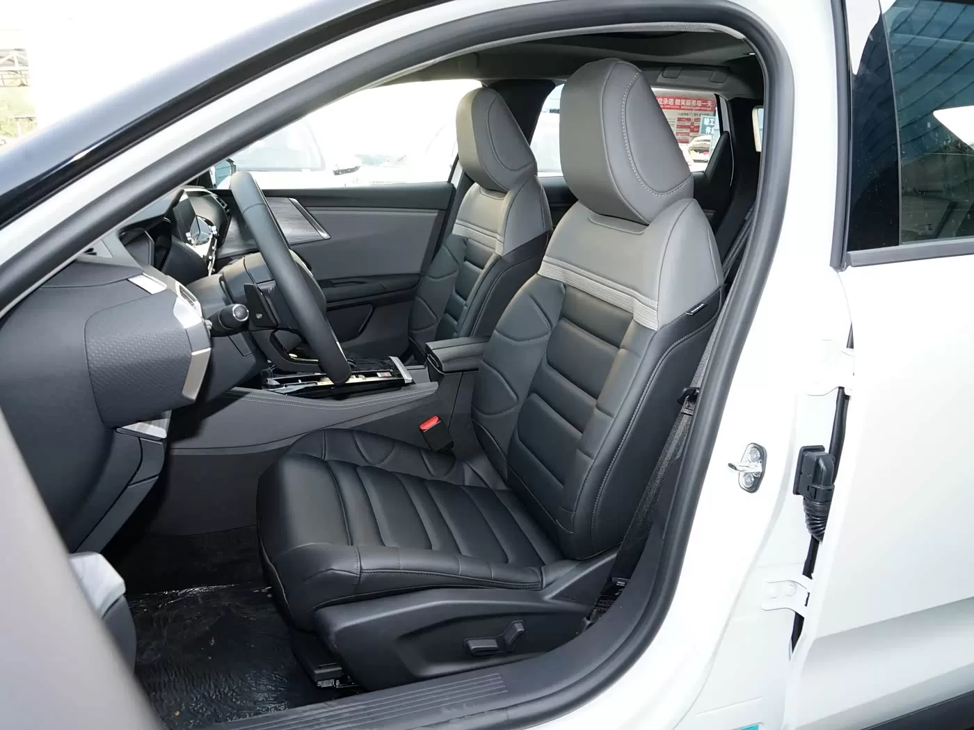 خودروی دست‌دوم دونگفنگ سیتروئن ورسای C5X برای فروش – شرکت صادرات خودروهای سیلو