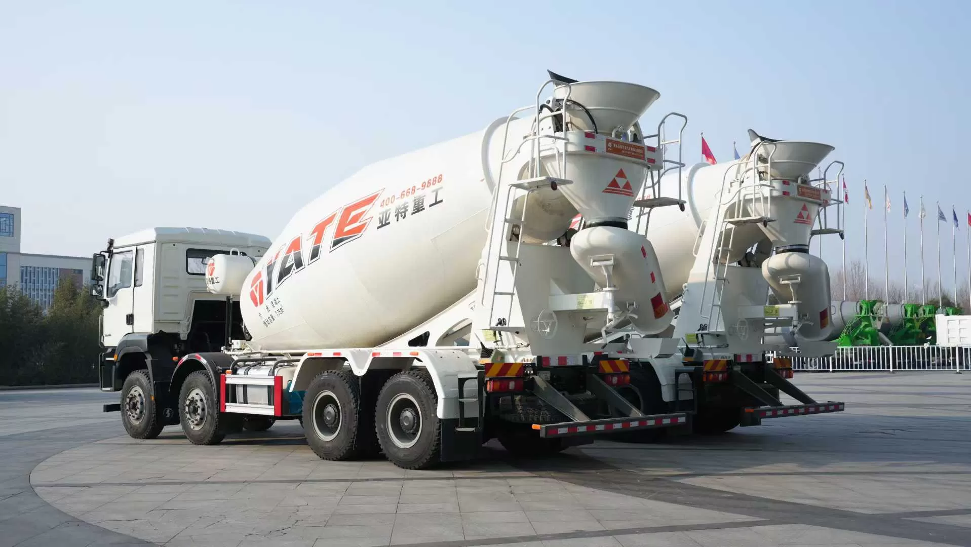 شاسی Howo + کامیون میکسر بتن صنعت سنگین 8×4 وسیله نقلیه دست دوم با کیفیت بالا