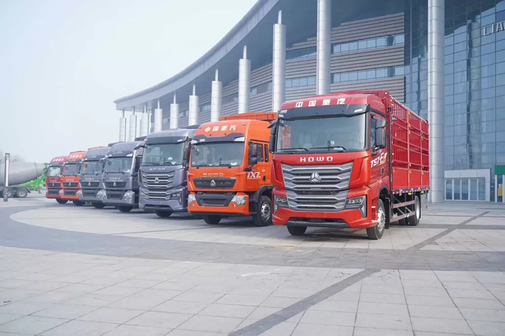 کامیون باری Sinotruk Howo TX7 Pro 4×2 با ساختار اسلب 250 اسب بخار