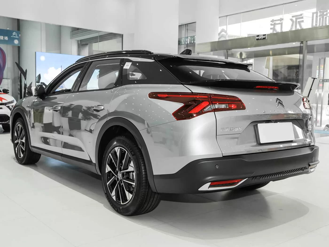 خودروی دست‌دوم دونگفنگ سیتروئن ورسای C5X برای فروش – شرکت صادرات خودروهای سیلو