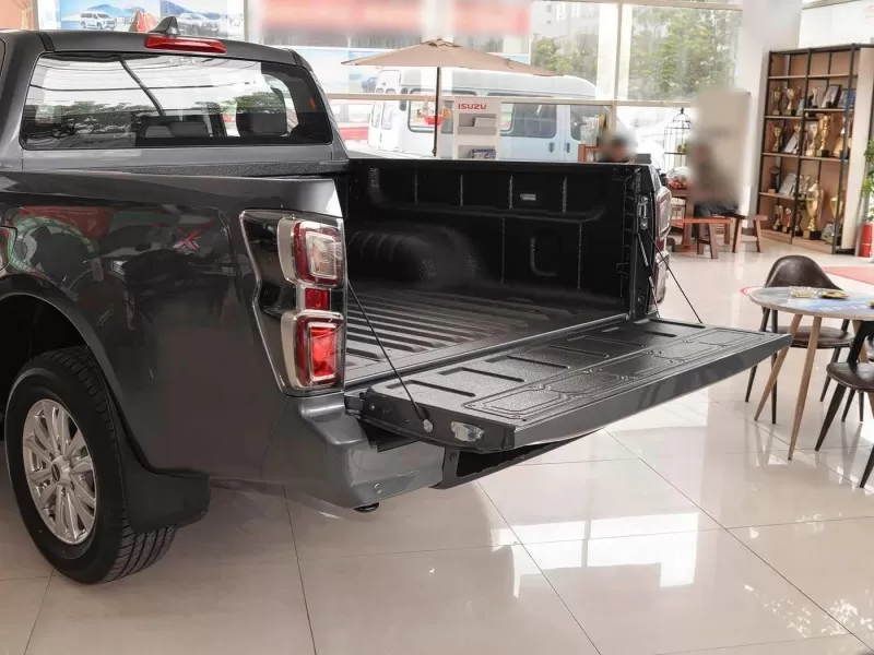 پیکاپ دیزلی ایسوزو D-MAX کراس کانتری 3.0T 4X4 از چین