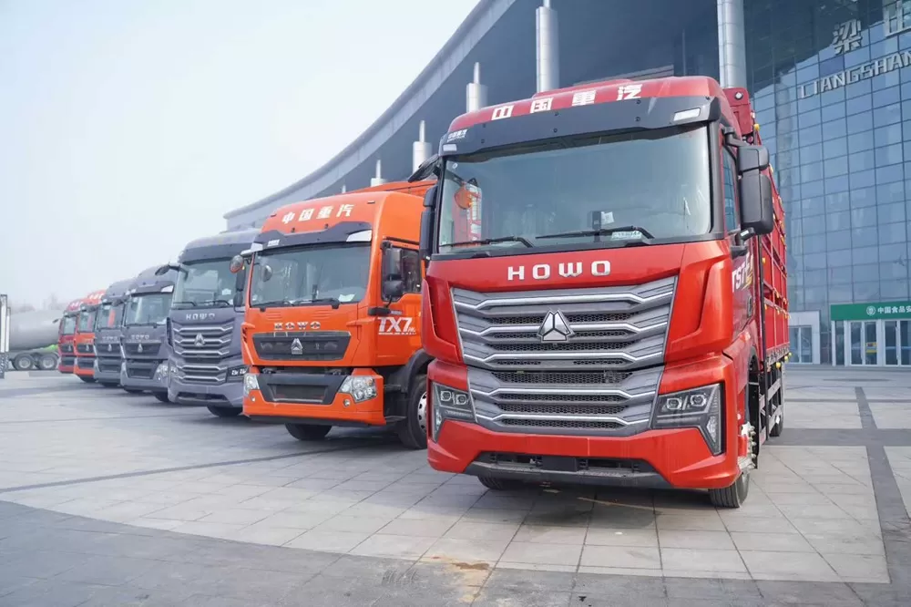 کامیون باری Sinotruk Howo TX7 Pro 4×2 با ساختار اسلب 250 اسب بخار