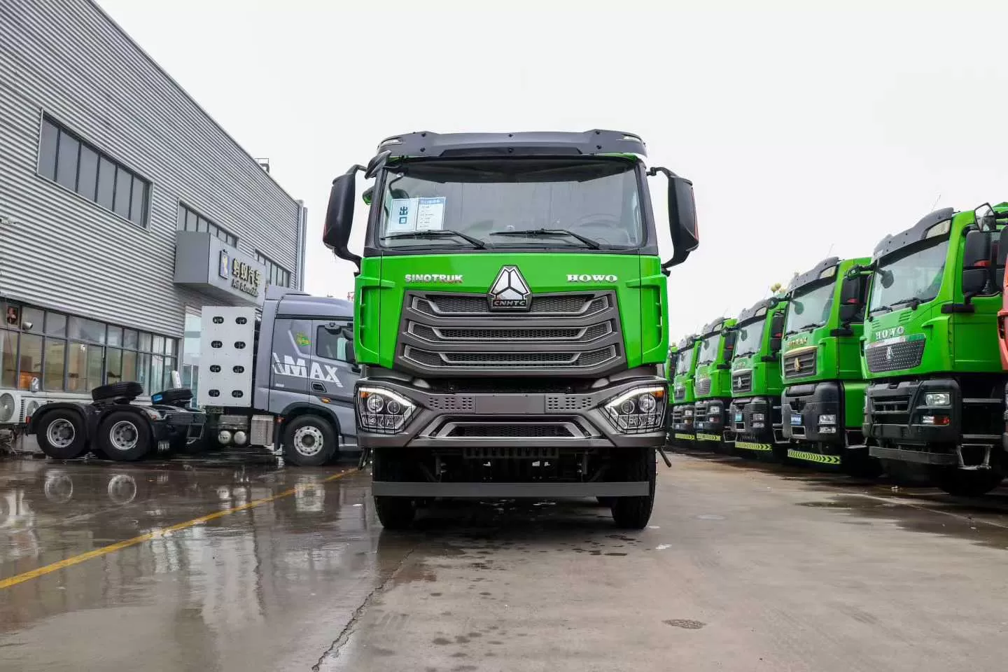 کامیون کمپرسی Howo N5 TX 8×4 در چین با استاندارد انتشار VI کامیون کمپرسی مورد استفاده برای فروش