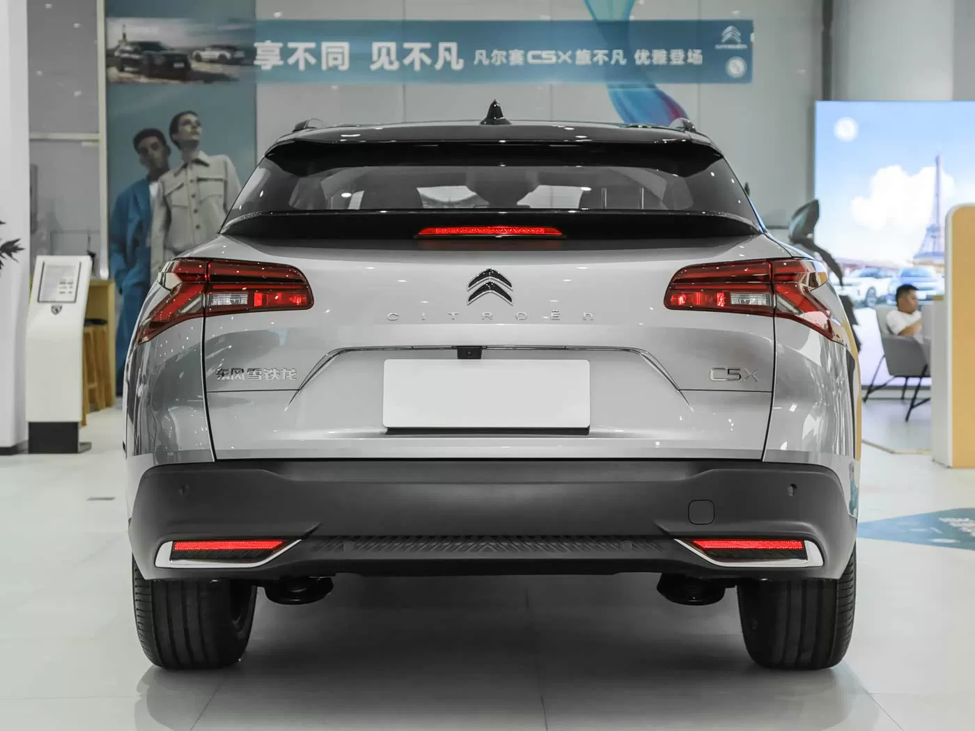 خودروی دست‌دوم دونگفنگ سیتروئن ورسای C5X برای فروش – شرکت صادرات خودروهای سیلو