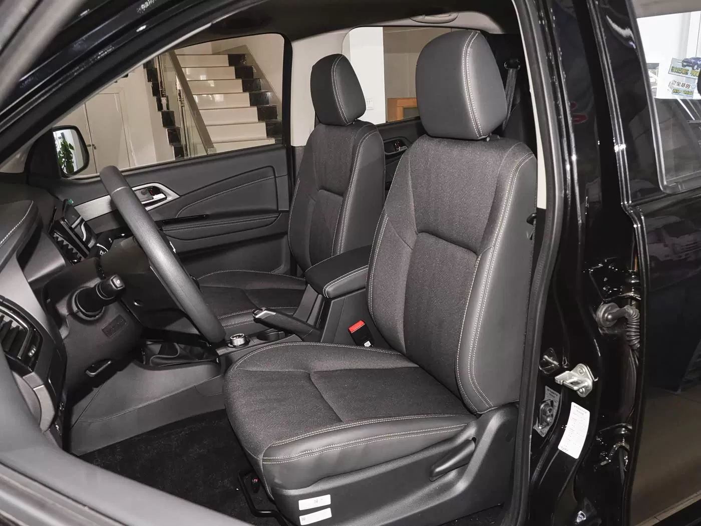 وانت دستی ایسوزو RE-MAX 2.8T 2WD - وانت با کارایی بالا برای فروش