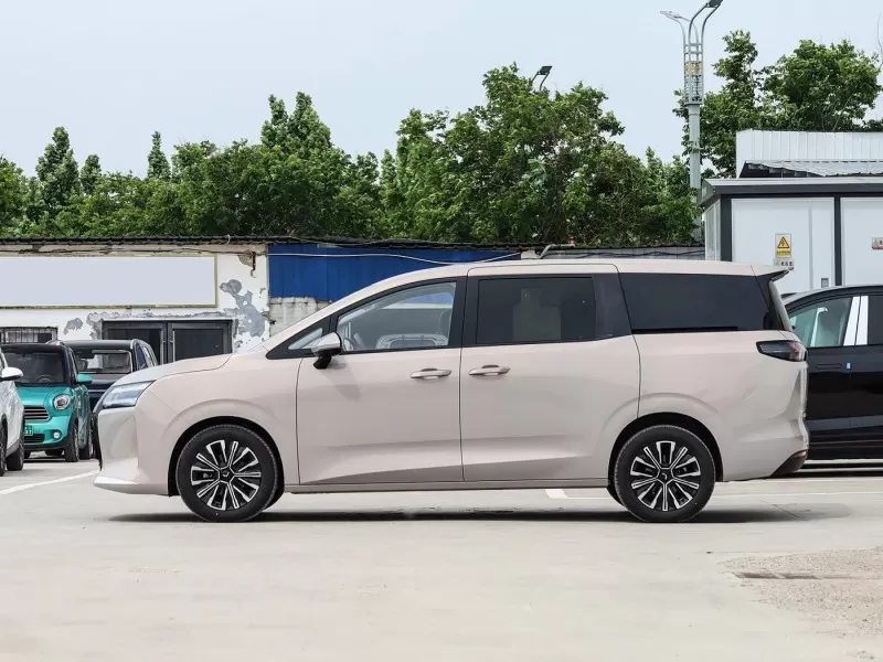 Wuling Starlight 730 2026 1.5T CVT Premium MPV 7 صندلی برای حمل و نقل خانواده و مسافر