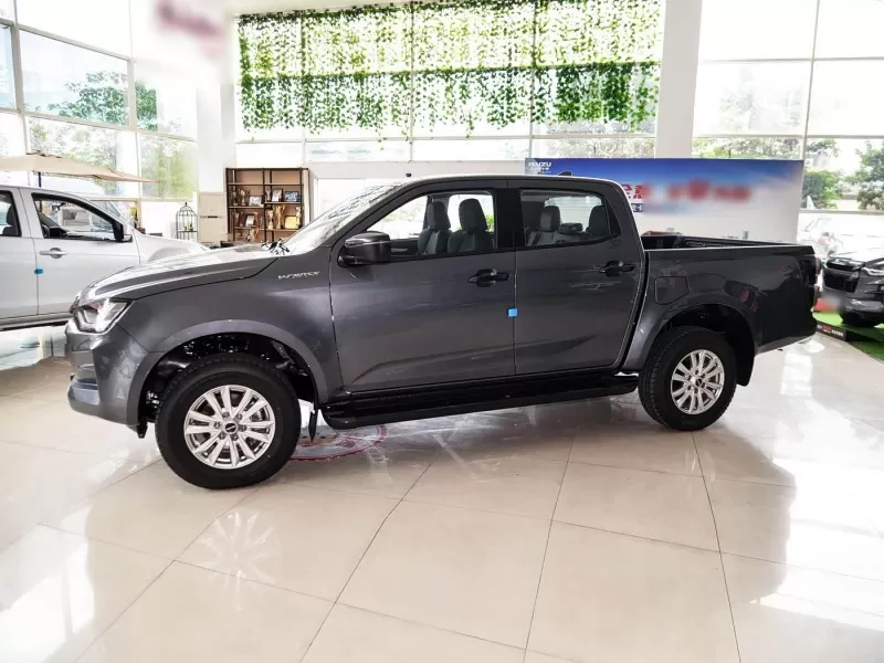 پیکاپ دیزلی ایسوزو D-MAX کراس کانتری 3.0T 4X4 از چین