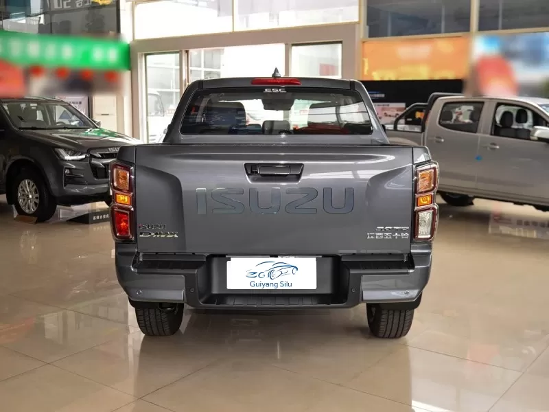 پیکاپ دیزلی ایسوزو D-MAX کراس کانتری 3.0T 4X4 از چین