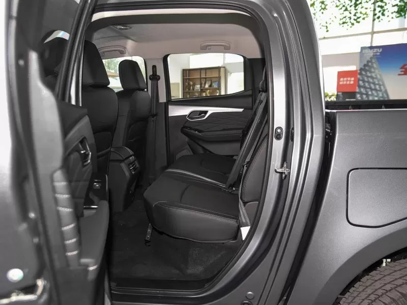 پیکاپ دیزلی ایسوزو D-MAX کراس کانتری 3.0T 4X4 از چین