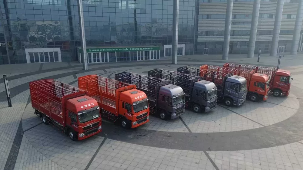 کامیون باری Sinotruk Howo TX7 Pro 4×2 با ساختار اسلب 250 اسب بخار