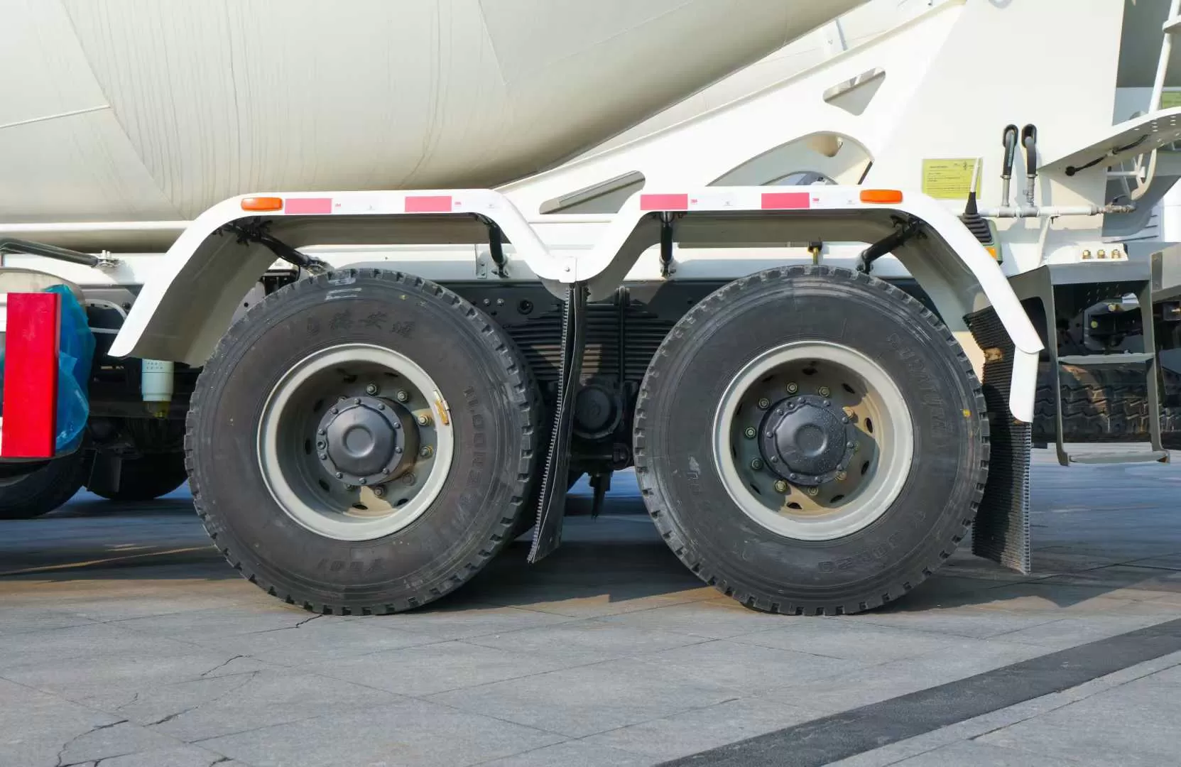 شاسی Howo + کامیون میکسر بتن صنعت سنگین 8×4 وسیله نقلیه دست دوم با کیفیت بالا